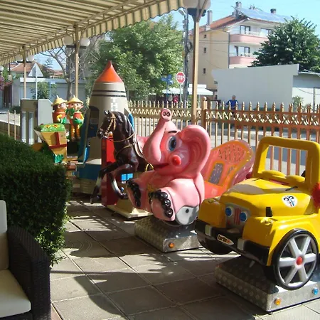 Astra Hotel 2*