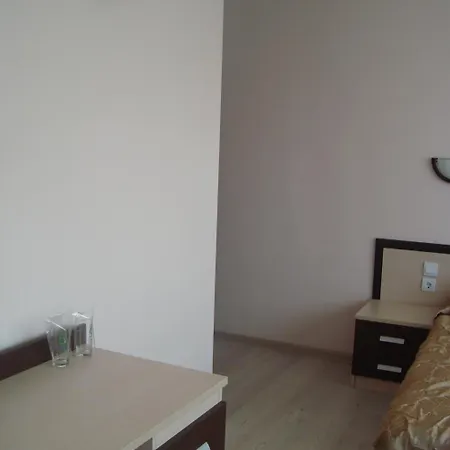 Astra Hotel 2*