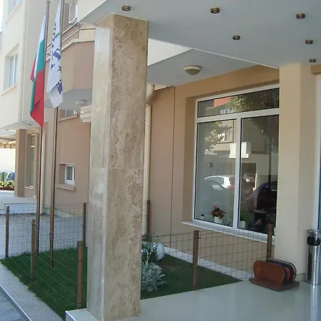 Astra Hotel 2*